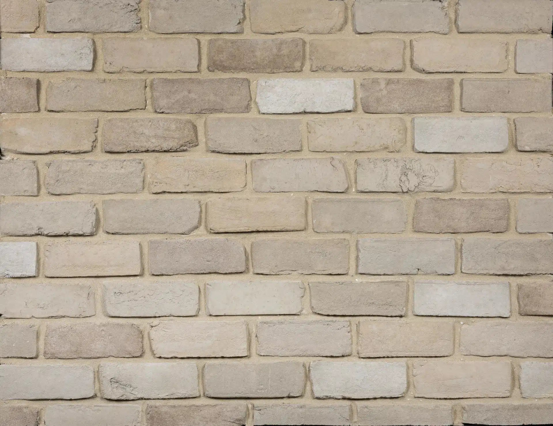 Casa Di Sassi Dubrovni 1-inch brick veneer featuring warm European brick tones, slim linear brick format, and classic Old World character