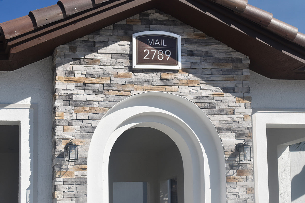 House exterior with stone facade and mailbox number 2789