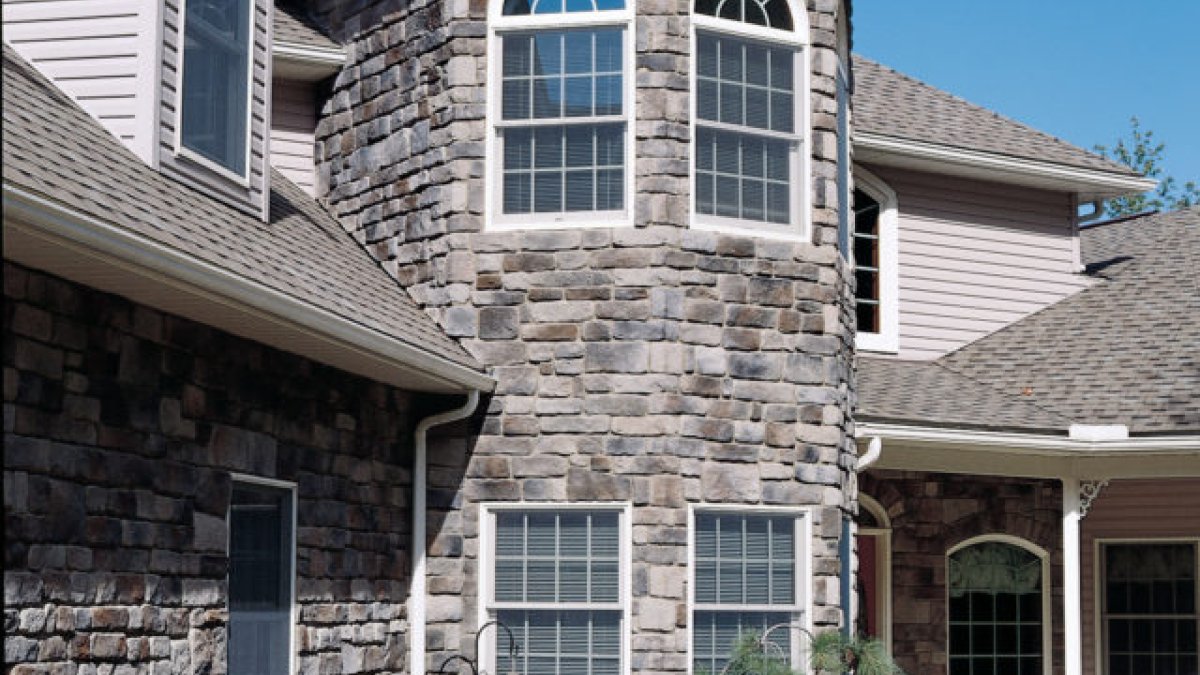 StoneCraft Grey Cobble on a finished home exterior