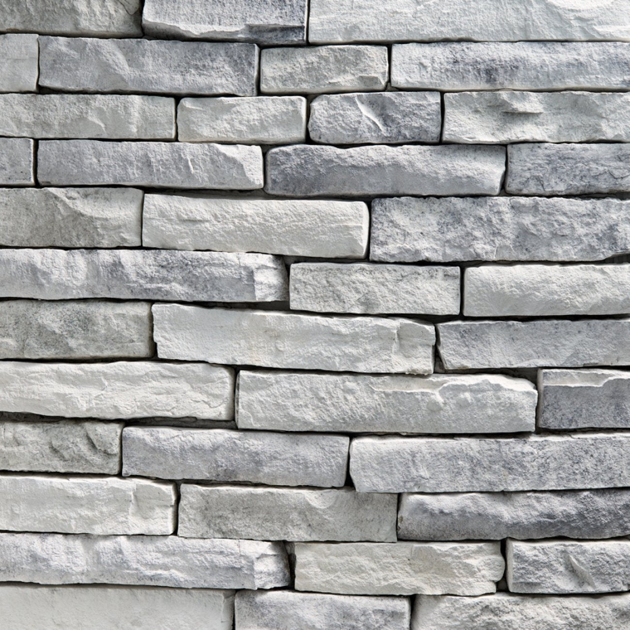 StoneCraft Silver Summit Ledgestone stone veneer featuring cool gray tones, layered split-face texture, and dimensional stacked-stone character.